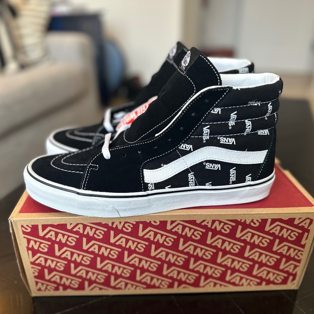 VANS Black/True White Logo, Size12, NWT